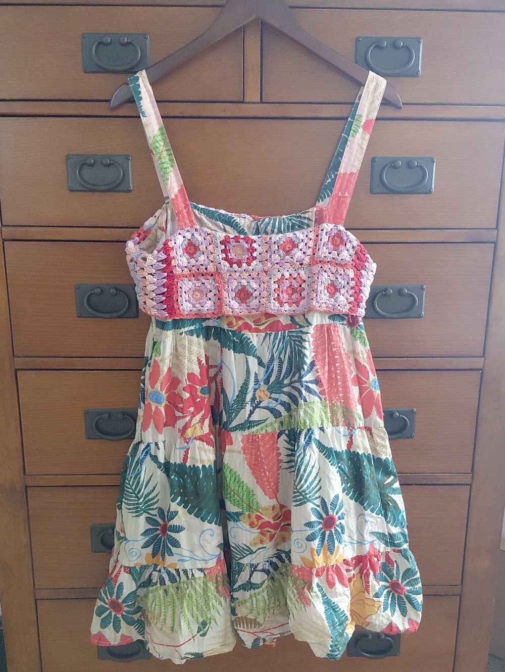 FARM Rio Coral Crochet Bodice Tropical Tiered Midi Dress - Picture 5 of 11